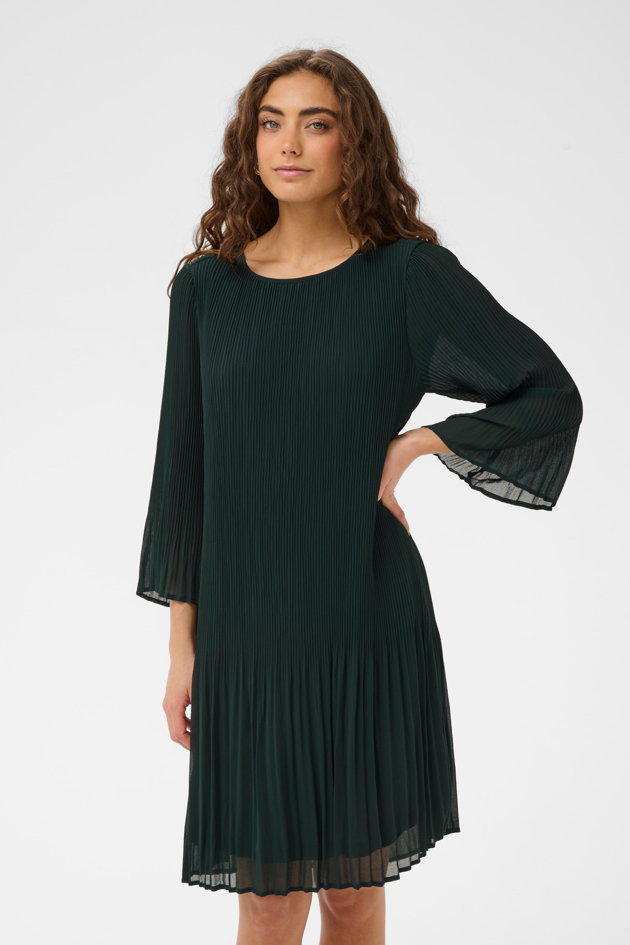 CULTURE Платье 'Adina' в темно-зеленом цвете
CULTURE Платье 'Adina' в темно-зеленом цвете