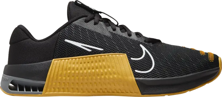 Кроссовки Metcon 9 TB 'Black University Gold', черный
Кроссовки Metcon 9 TB 'Black University Gold', черный