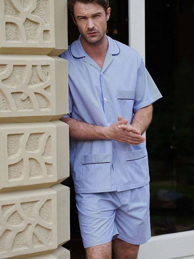 Короткая пижама из хрустящего хлопка в тонкую полоску British Boxers, темно-синий/белый
Короткая пижама из хрустящего хлопка в тонкую полоску British Boxers, темно-синий/белый