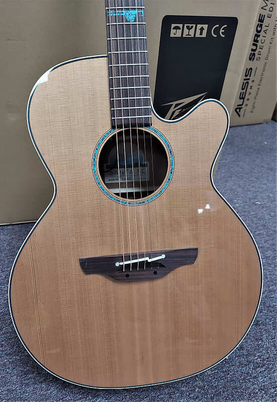 Акустическая гитара Takamine TSF 40C 2023 
Акустическая гитара Takamine TSF 40C 2023