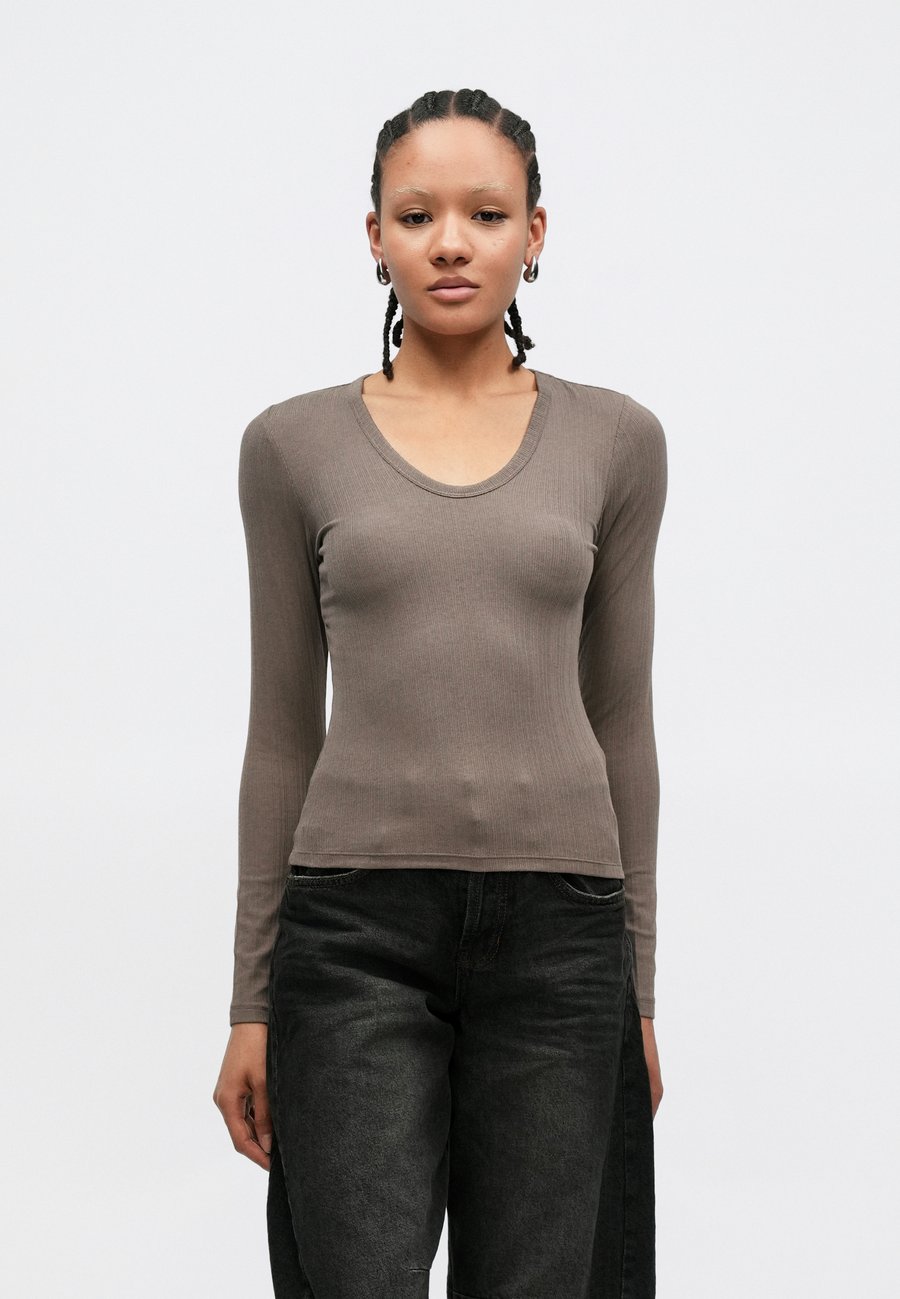 Топ GAP LUXE, Toasted Almond/Beige
Топ GAP LUXE, Toasted Almond/Beige