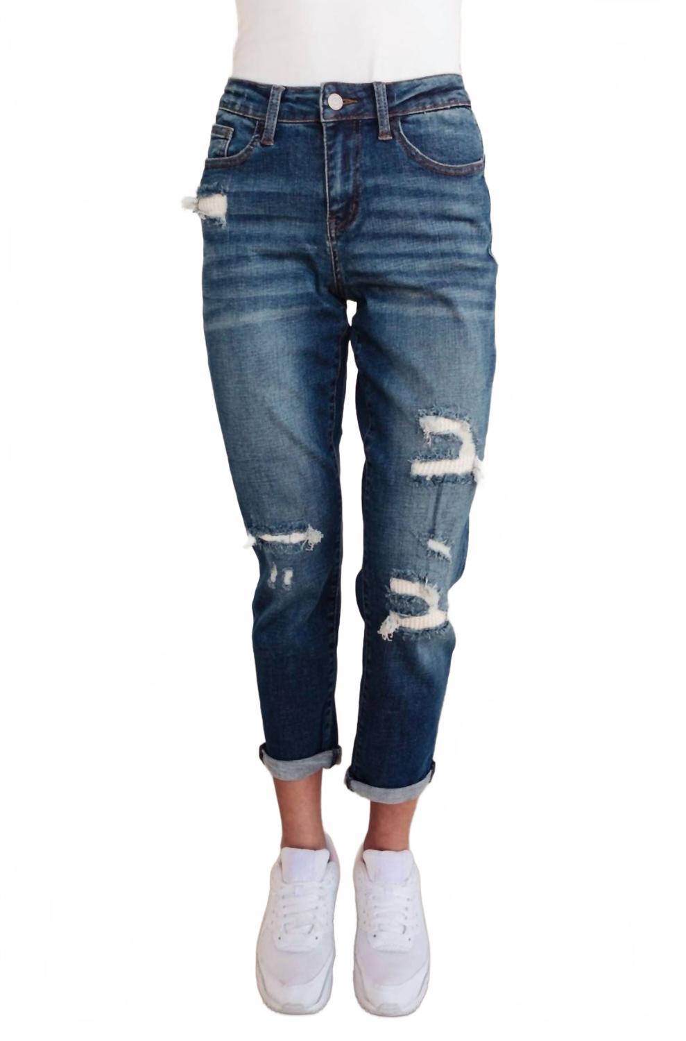 Синие потертые джинсы-бойфренды средней посадки с термоподкладкой Judy Blue
Синие потертые джинсы-бойфренды средней посадки с термоподкладкой Judy Blue