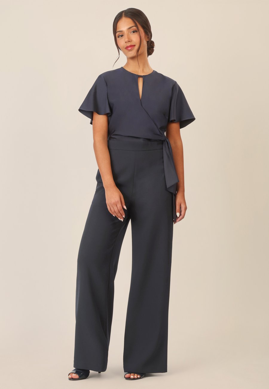 Комбинезон Apart OVERALL, Nachtblau/Dark Blue
Комбинезон Apart OVERALL, Nachtblau/Dark Blue