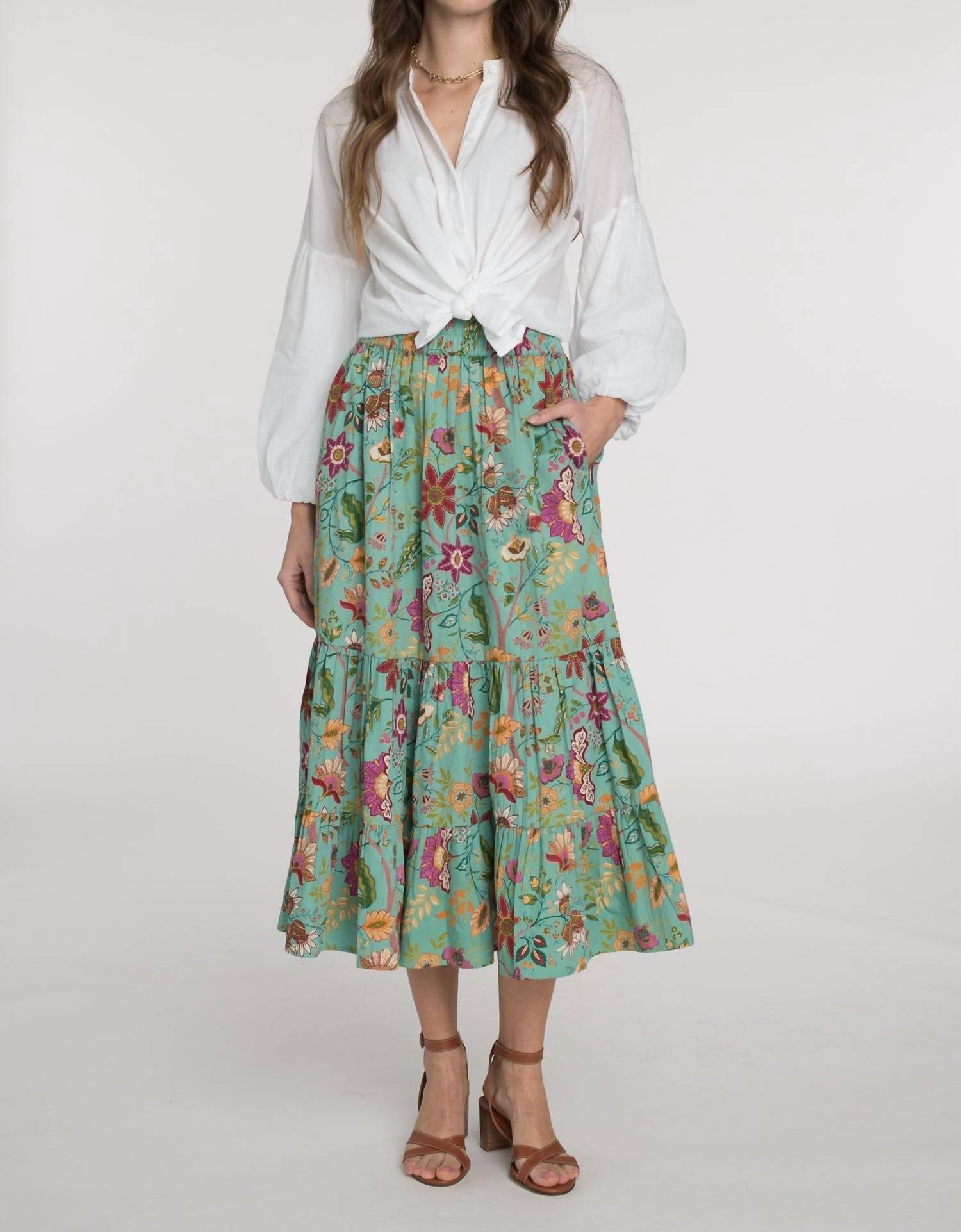 Средняя юбка с экзотическим цветочным принтом Elizabeth James The Label, Exotic Flower
Средняя юбка с экзотическим цветочным принтом Elizabeth James The Label, Exotic Flower