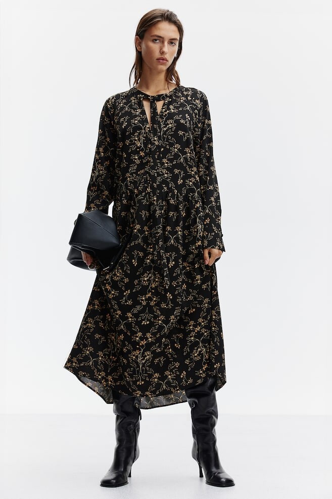 Платье с завязками на шее H&M, черный
Платье с завязками на шее H&M, черный