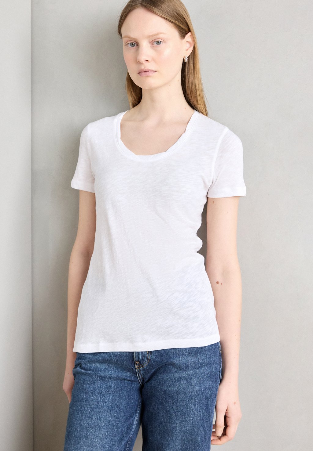 Базовая футболка DEEP ROUND NECK TWISTED Marc O'Polo, белый
Базовая футболка DEEP ROUND NECK TWISTED Marc O'Polo, белый