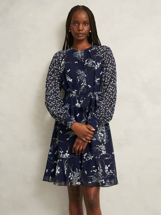 Платье Rosie с контрастным принтом и прозрачными вставками Hobbs
Платье Rosie с контрастным принтом и прозрачными вставками Hobbs