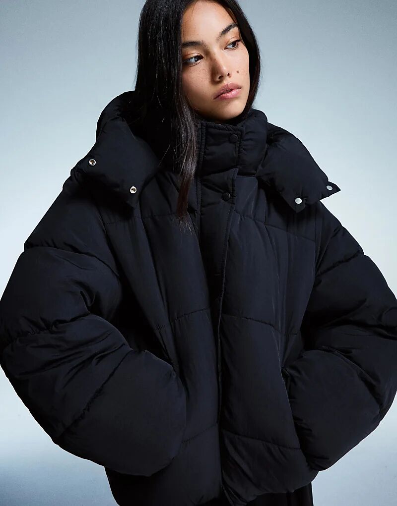 Куртка-пуховик Bershka с капюшоном черного цвета
Куртка-пуховик Bershka с капюшоном черного цвета