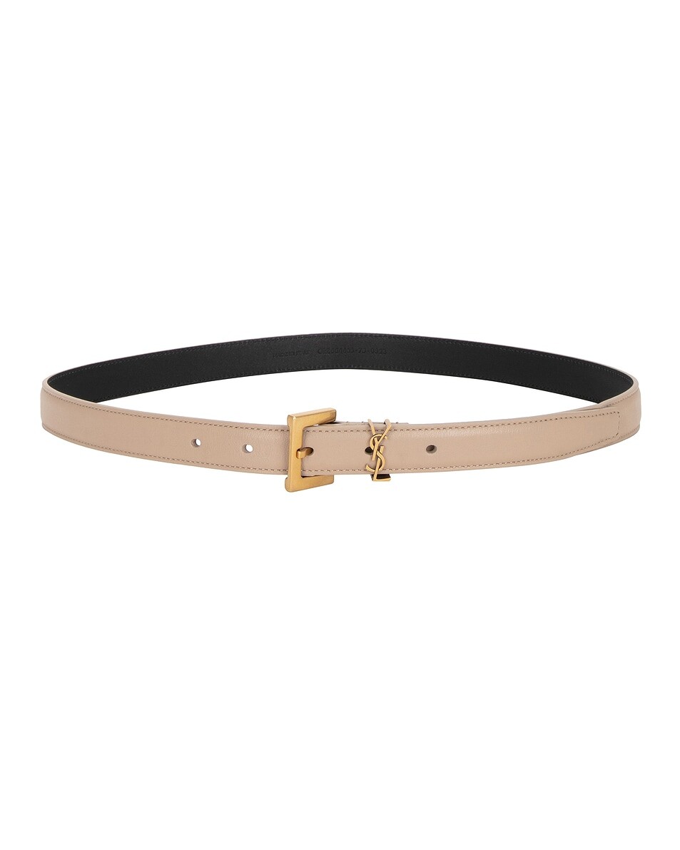 Ремень с монограммой Saint Laurent, темно-бежевый
Ремень с монограммой Saint Laurent, темно-бежевый