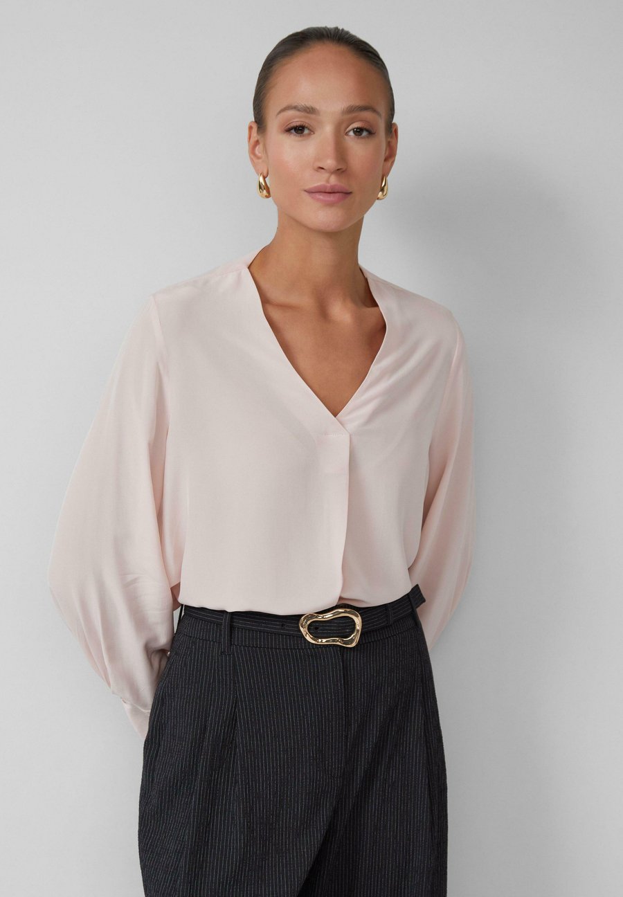 Блуза s.Oliver BLACK LABEL MIT GERAFFTEM ÄRMELSAUM, Altrosa/Pink
Блуза s.Oliver BLACK LABEL MIT GERAFFTEM ÄRMELSAUM, Altrosa/Pink