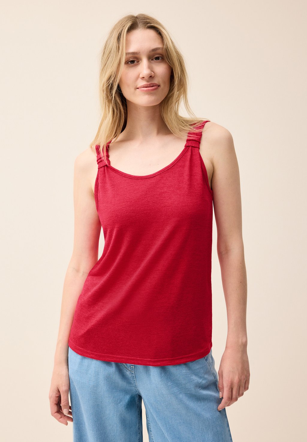 Топ Cecil, металлик красный
Топ Cecil, металлик красный