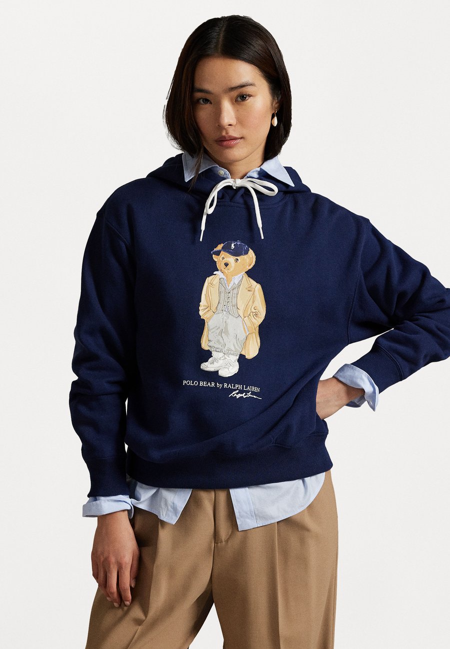 Худи Polo Ralph Lauren POLO BEAR FLEECE HOODIE, Newport Navy/Dark Blue
Худи Polo Ralph Lauren POLO BEAR FLEECE HOODIE, Newport Navy/Dark Blue