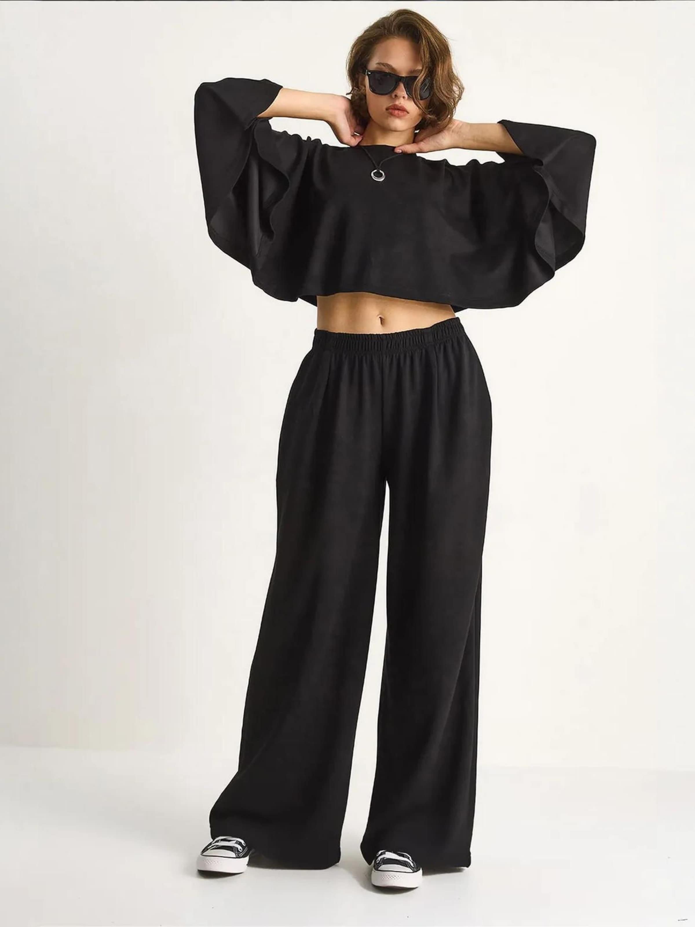 Bianco Lucci Костюм-двойка в черном цвете
Bianco Lucci Костюм-двойка в черном цвете