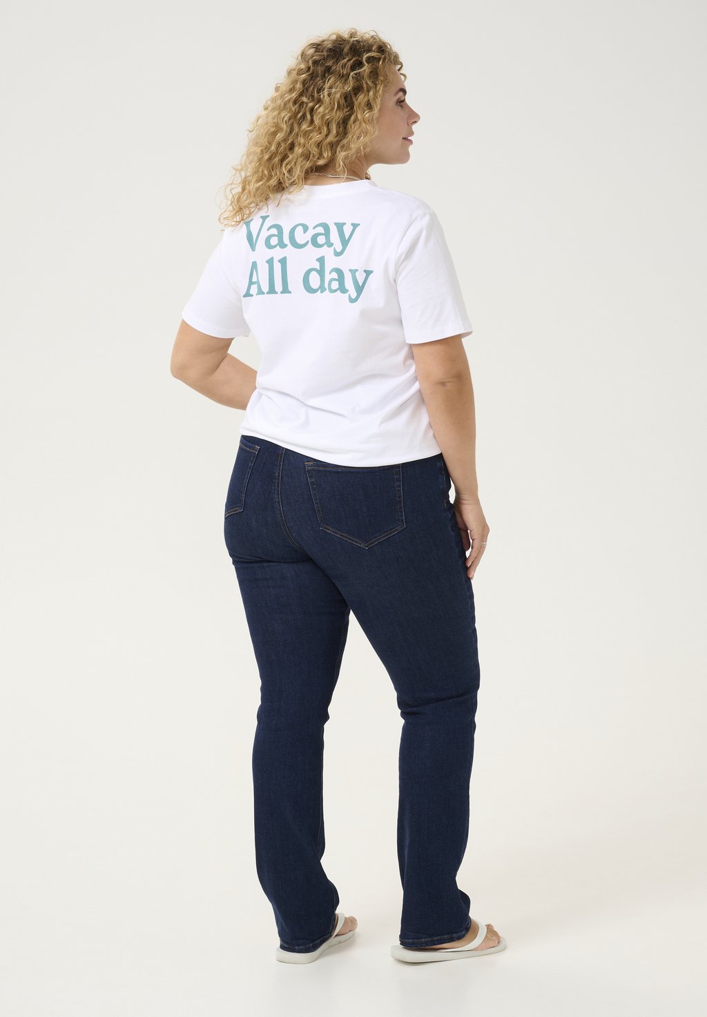 Футболка с принтом Kaffe Curve, белый 
Футболка с принтом Kaffe Curve, белый