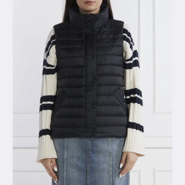 Жилет-Пуховик стандартного кроя Gant, черный
Жилет-Пуховик стандартного кроя Gant, черный