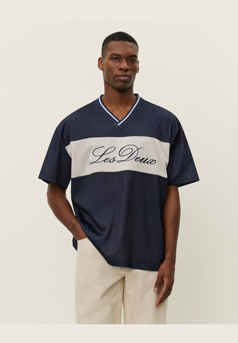 Футболка с принтом BRONSON Les Deux, темно-синий
Футболка с принтом BRONSON Les Deux, темно-синий