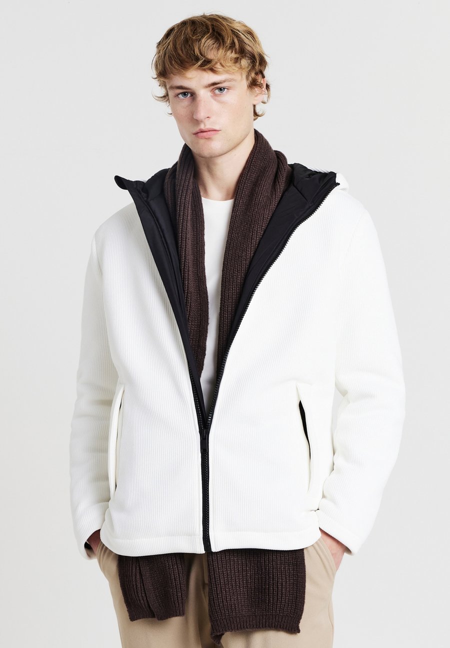 Куртка Calliope TECNICO CON CAPPUCCIO, Bianco Lana/White Denim
Куртка Calliope TECNICO CON CAPPUCCIO, Bianco Lana/White Denim