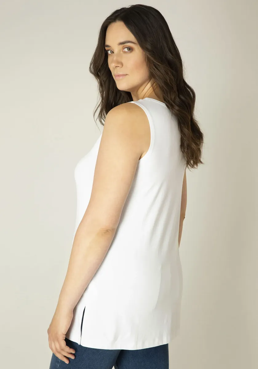 Майка Base Level с пышной юбкой, прикрывающий бедра крой, с разрезами по подолу Base Level Curvy, белый 
Майка Base Level с пышной юбкой, прикрывающий бедра крой, с разрезами по подолу Base Level Curvy, белый