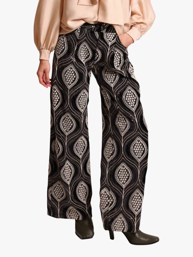 Брюки Lulu с пайетками и вышивкой Traffic People, Black
Брюки Lulu с пайетками и вышивкой Traffic People, Black