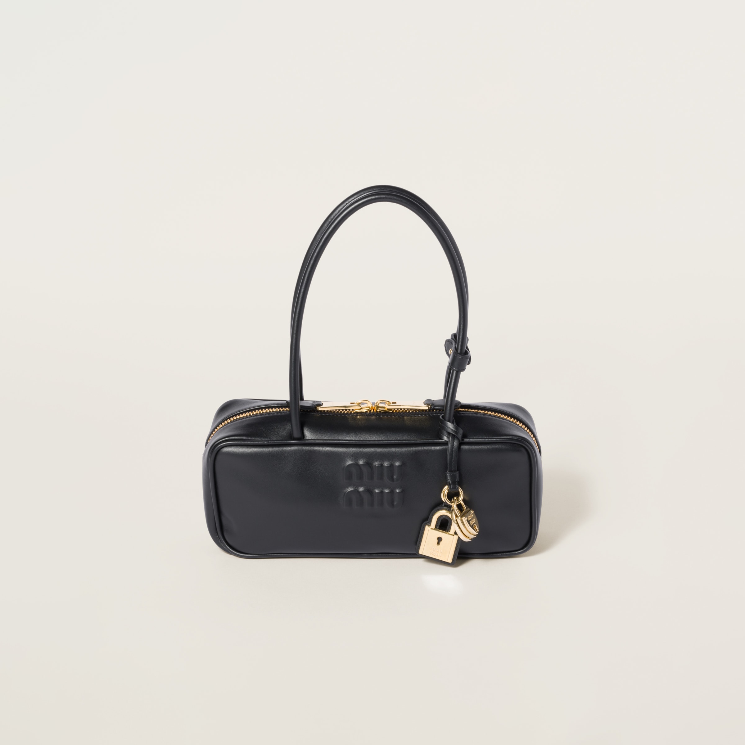 Кожаная сумка Beau MIU MIU, черный
Кожаная сумка Beau MIU MIU, черный