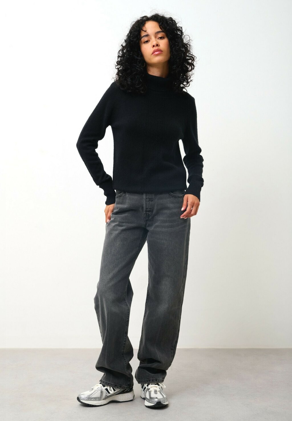 Джемпер DOLCE TURTLENECK Authentic Cashmere, черный
Джемпер DOLCE TURTLENECK Authentic Cashmere, черный