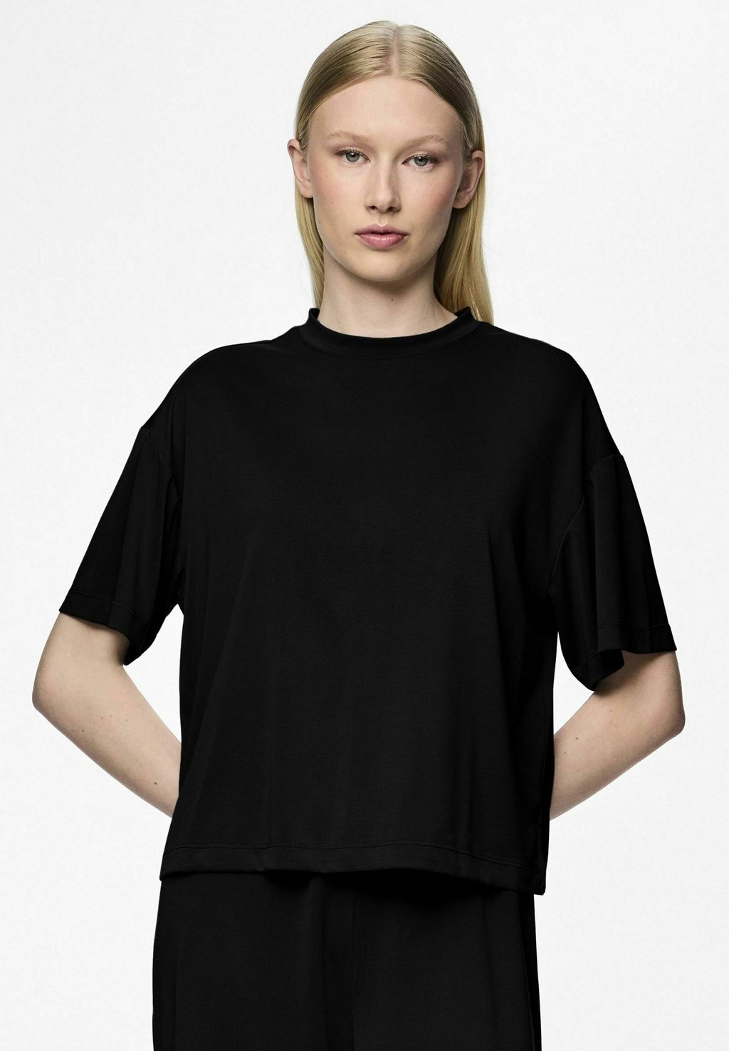 Базовая футболка Pieces, черный
Базовая футболка Pieces, черный