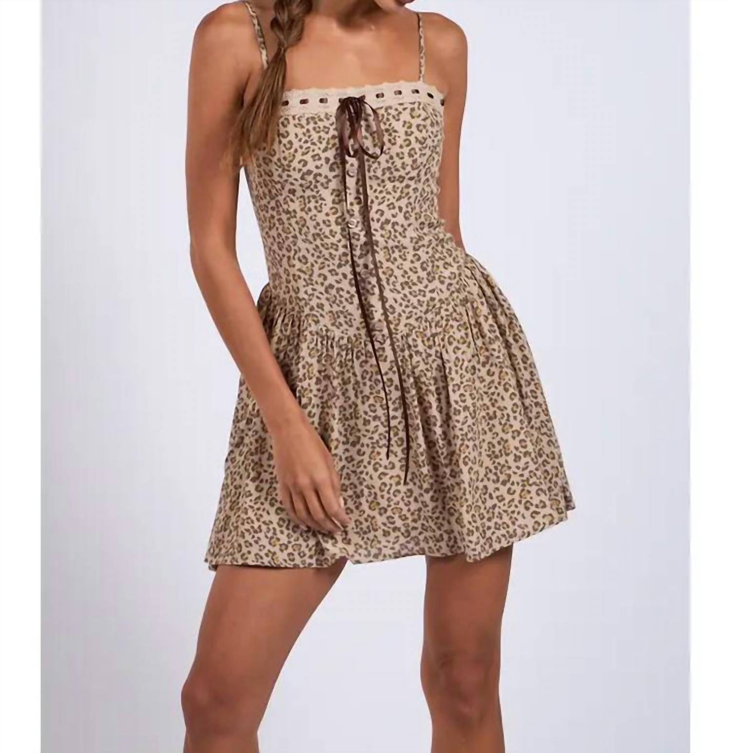 Мини-платье Wild Ribbon в леопардовом стиле Sky to Moon
Мини-платье Wild Ribbon в леопардовом стиле Sky to Moon