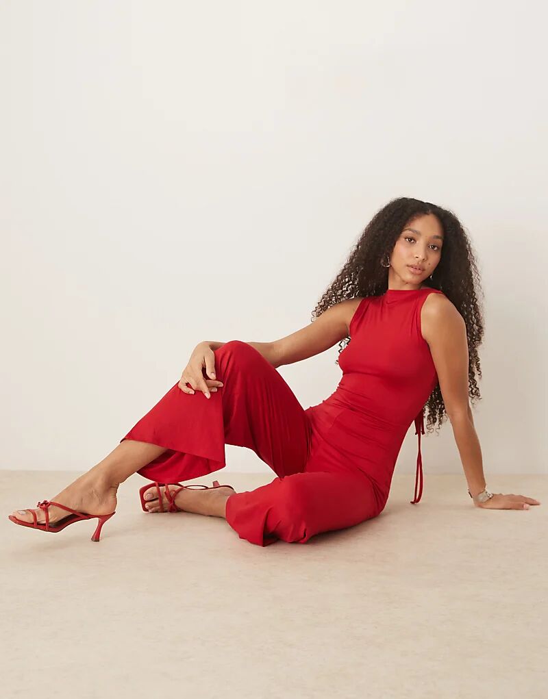 Комбинезон без рукавов с вырезом лодочкой и открытой спиной ASOS DESIGN красного цвета
Комбинезон без рукавов с вырезом лодочкой и открытой спиной ASOS DESIGN красного цвета