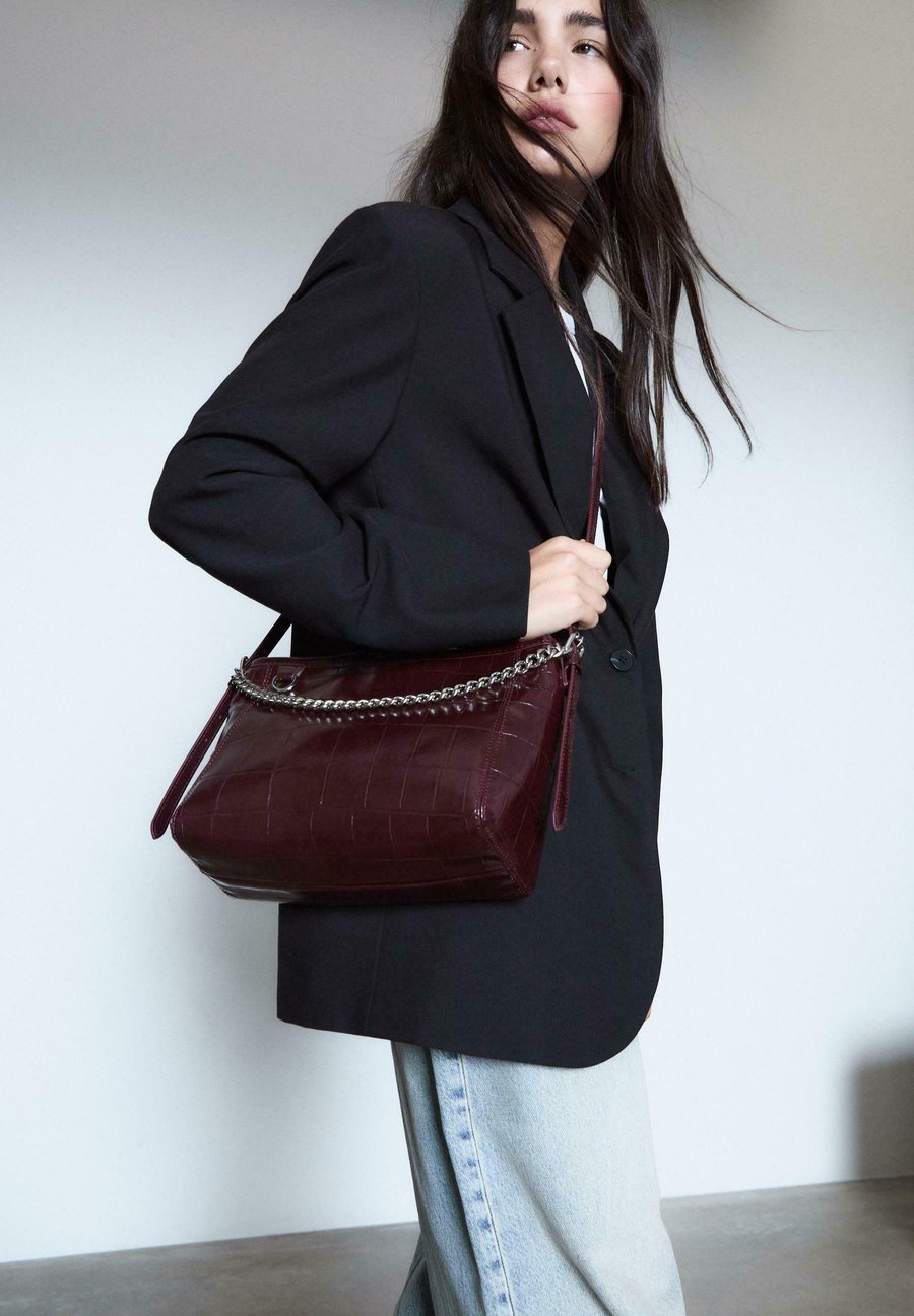 Сумка Stradivarius Handbag, Bordeaux
Сумка Stradivarius Handbag, Bordeaux