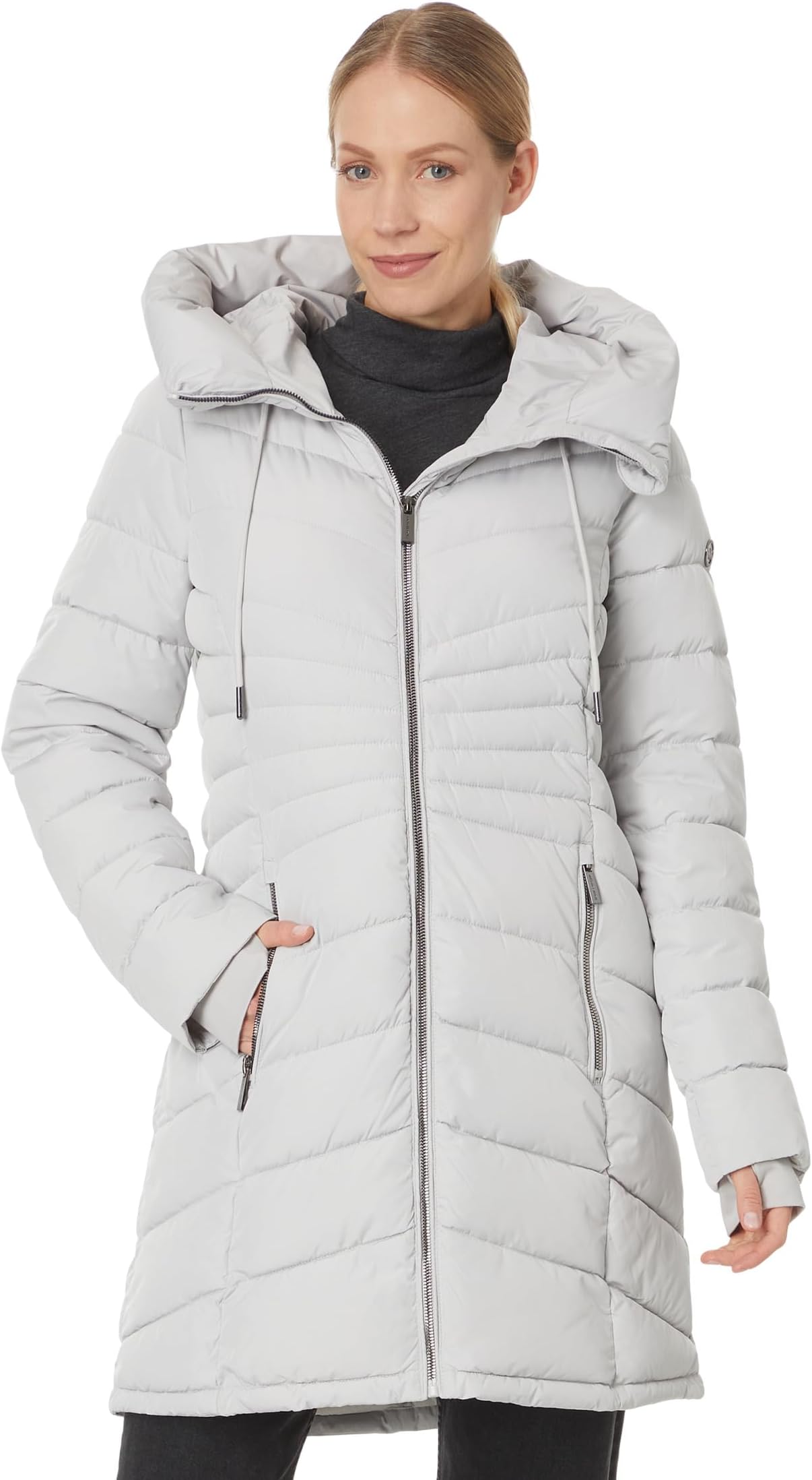 Пуховик MICHAEL Michael Kors Zip Front Light Weight Puffer M426607BZ, цвет Aluminum
Пуховик MICHAEL Michael Kors Zip Front Light Weight Puffer M426607BZ, цвет Aluminum