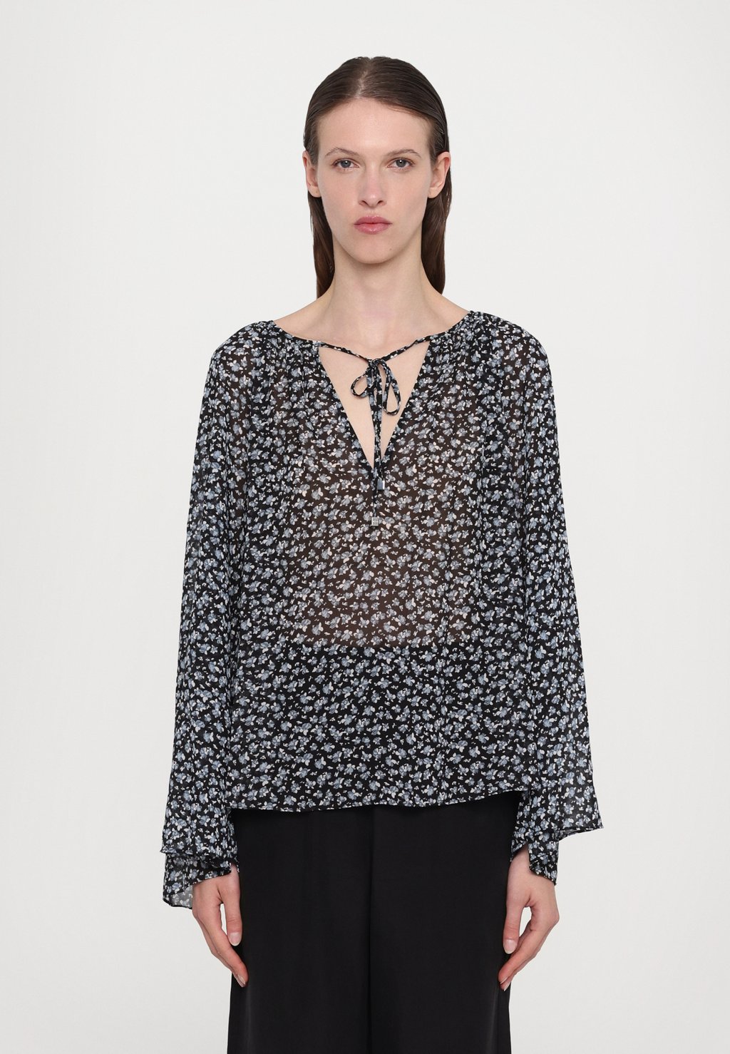 Блуза V NECK MICHAEL Michael Kors, синий
Блуза V NECK MICHAEL Michael Kors, синий