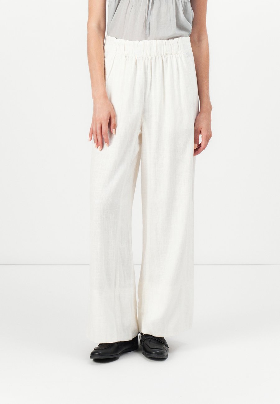 Брюки Free People DAYS END PULL ON, Clean Ivory/Off-White
Брюки Free People DAYS END PULL ON, Clean Ivory/Off-White