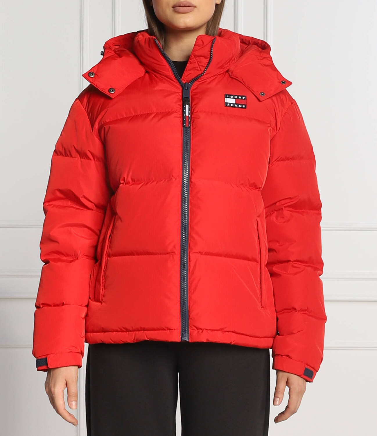 Куртка Tommy Jeans regular fit, красный 
Куртка Tommy Jeans regular fit, красный