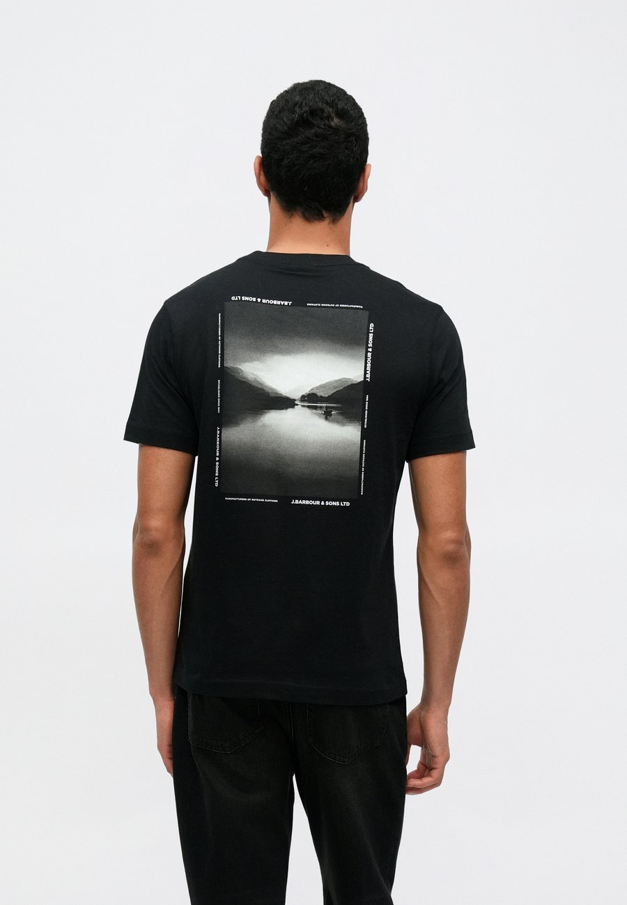 Футболка Barbour PARKEND PHOTOGRAPHIC , Black, Черный, Футболка Barbour PARKEND PHOTOGRAPHIC , Black
Футболка Barbour PARKEND PHOTOGRAPHIC , Black, Черный, Футболка Barbour PARKEND PHOTOGRAPHIC , Black