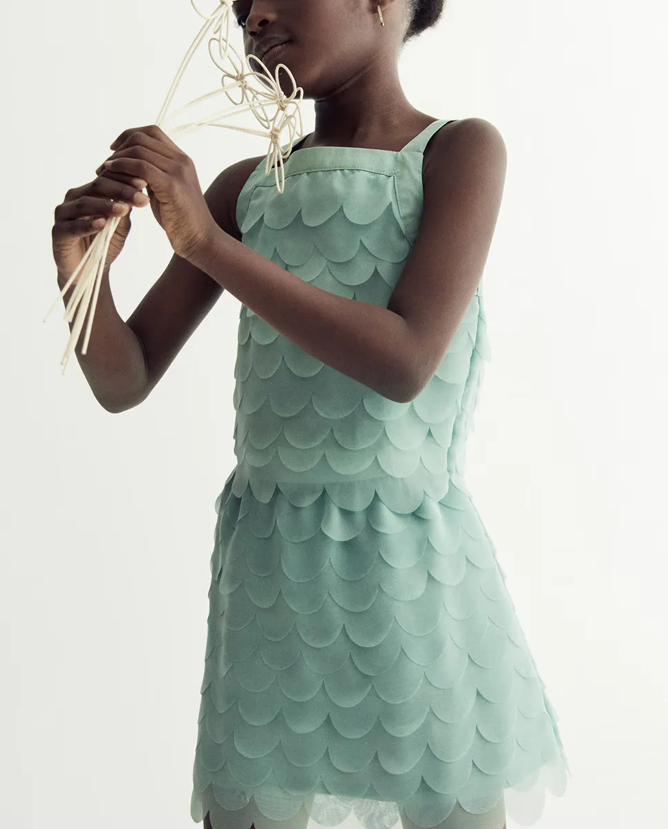 Верхняя блуза с лепестками Sfera, темнозеленый
Верхняя блуза с лепестками Sfera, темнозеленый