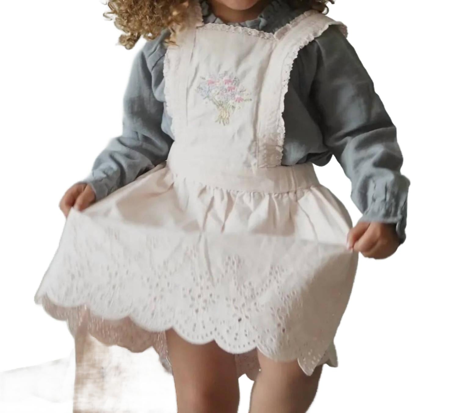 Платье-сарафан Elea в белом цвете Le Petit Lapin
Платье-сарафан Elea в белом цвете Le Petit Lapin