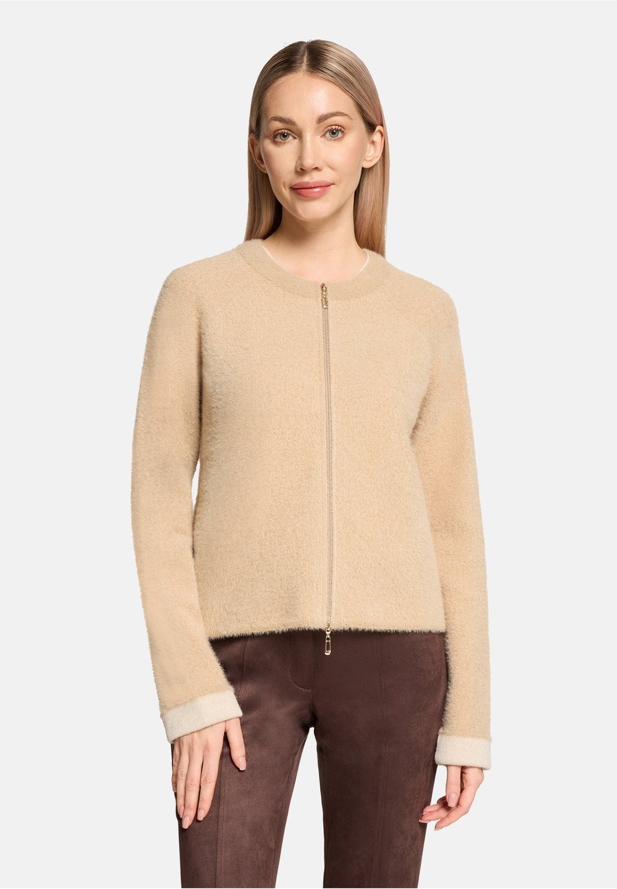 Кардиган Betty Barclay Cardigan, Beige
Кардиган Betty Barclay Cardigan, Beige