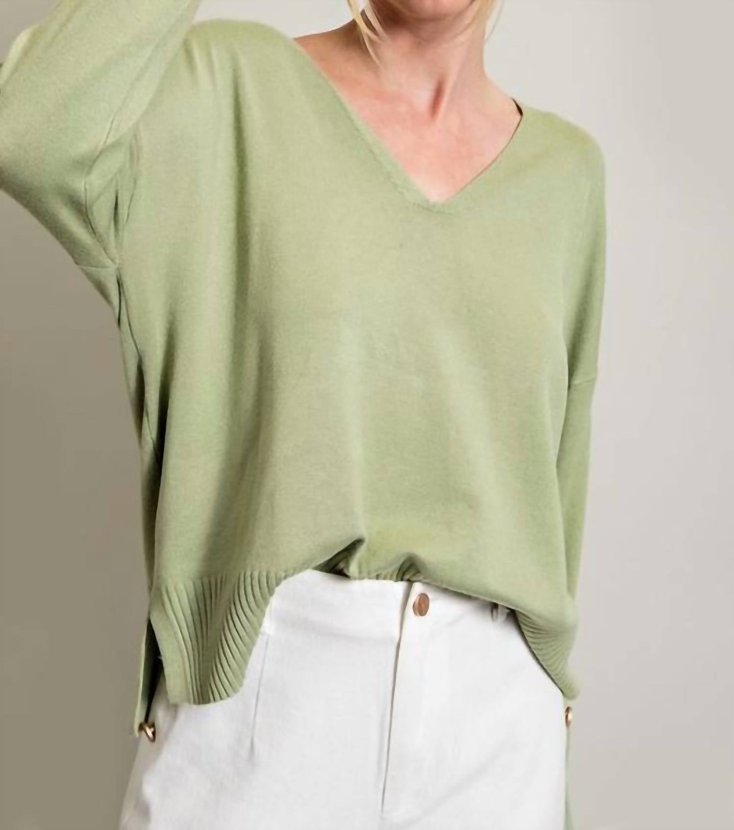 Трикотажный топ Harley с V-образным вырезом в цвете Sage eesome
Трикотажный топ Harley с V-образным вырезом в цвете Sage eesome