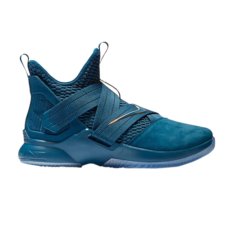 Кроссовки Nike LeBron Soldier 12 'Agimat', синий
Кроссовки Nike LeBron Soldier 12 'Agimat', синий
