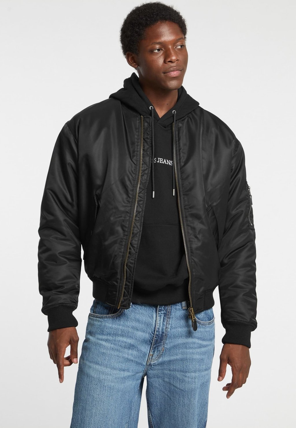 Куртка-бомбер Guess Jeans, черный
Куртка-бомбер Guess Jeans, черный