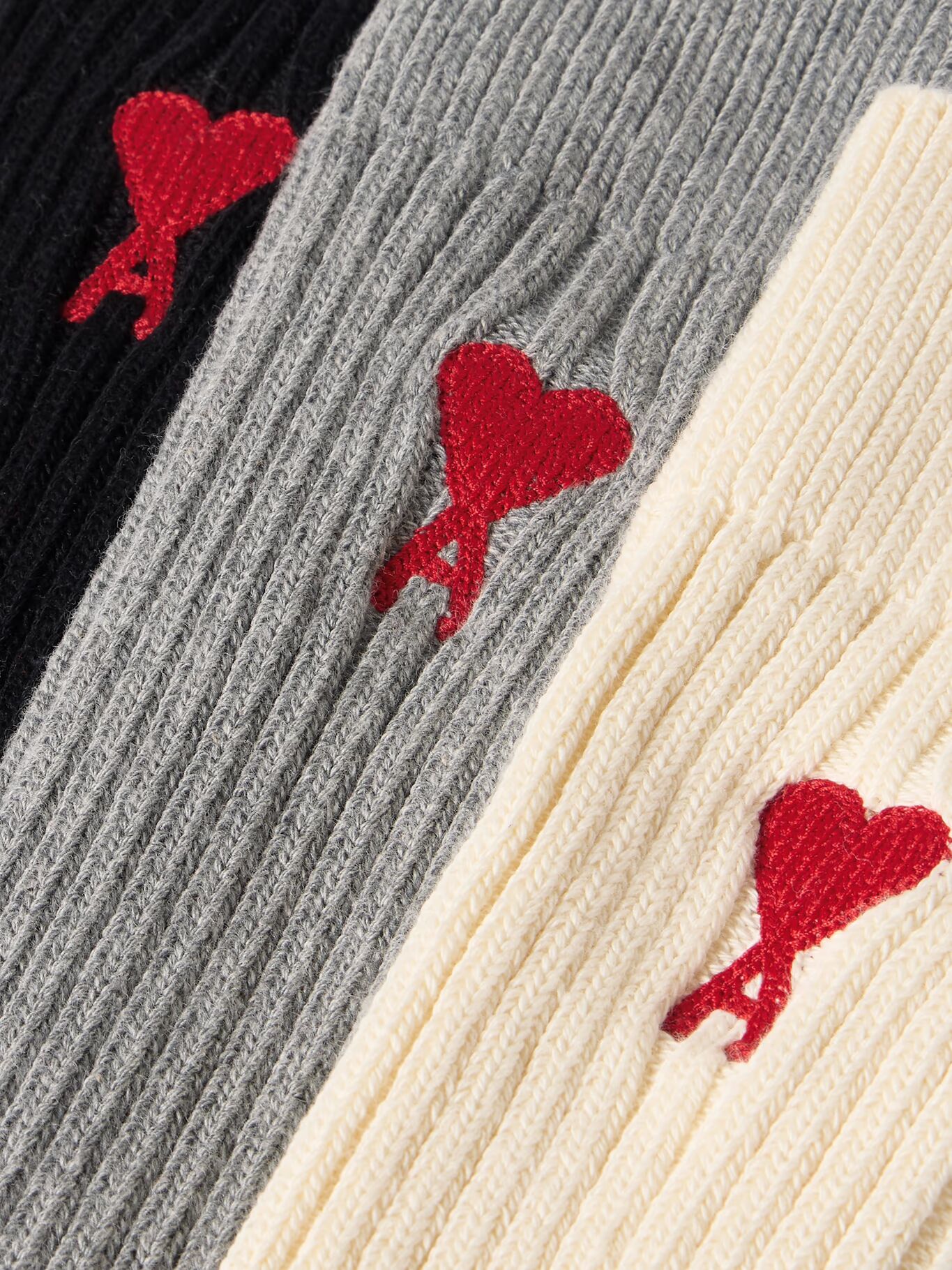 Три пары носков из хлопчатобумажной смеси с вышитым логотипом AMI PARIS, кремовый
Три пары носков из хлопчатобумажной смеси с вышитым логотипом AMI PARIS, кремовый