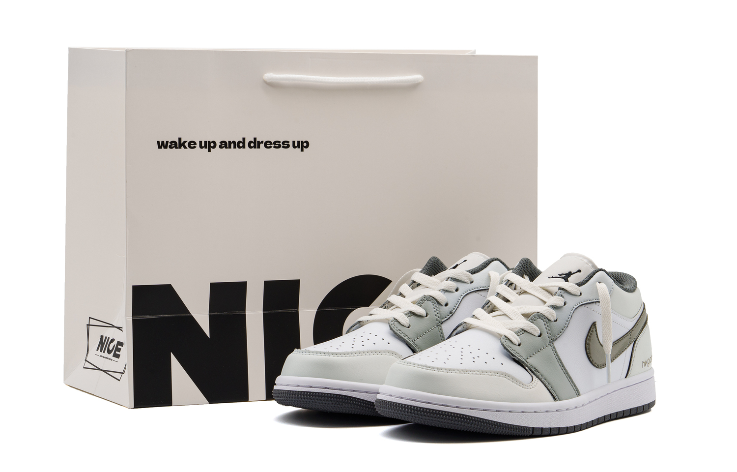 Jordan Кроссовки Unisex Air 1 с амортизацией, износостойкие низкие винтажные баскетбольные светло-серые, цвет Light Gray (Shopping Bag)
Jordan Кроссовки Unisex Air 1 с амортизацией, износостойкие низкие винтажные баскетбольные светло-серые, цвет Light Gray (Shopping Bag)