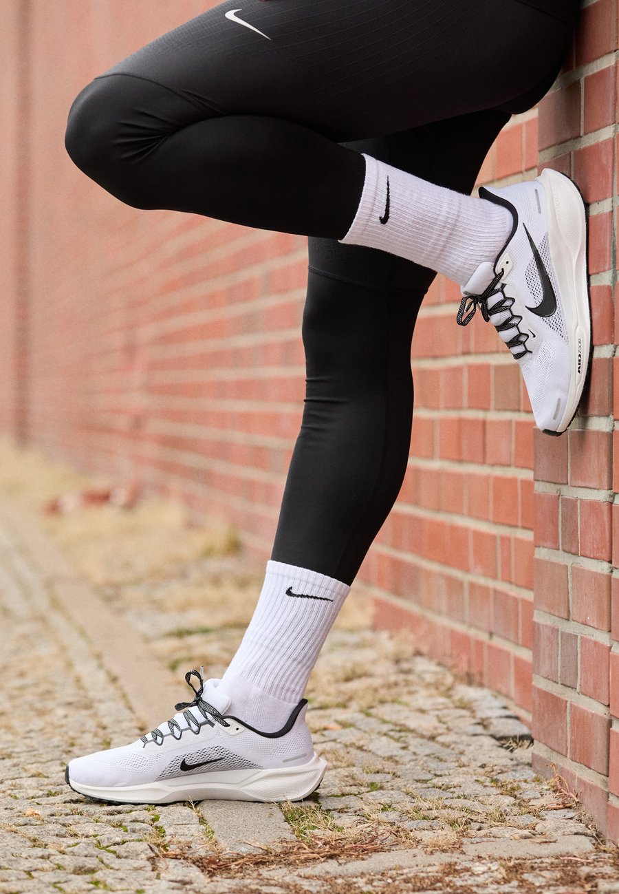 Кроссовки Nike Performance AIR ZOOM PEGASUS 41, White/Black/Pure Platinum/Summit White/White
Кроссовки Nike Performance AIR ZOOM PEGASUS 41, White/Black/Pure Platinum/Summit White/White