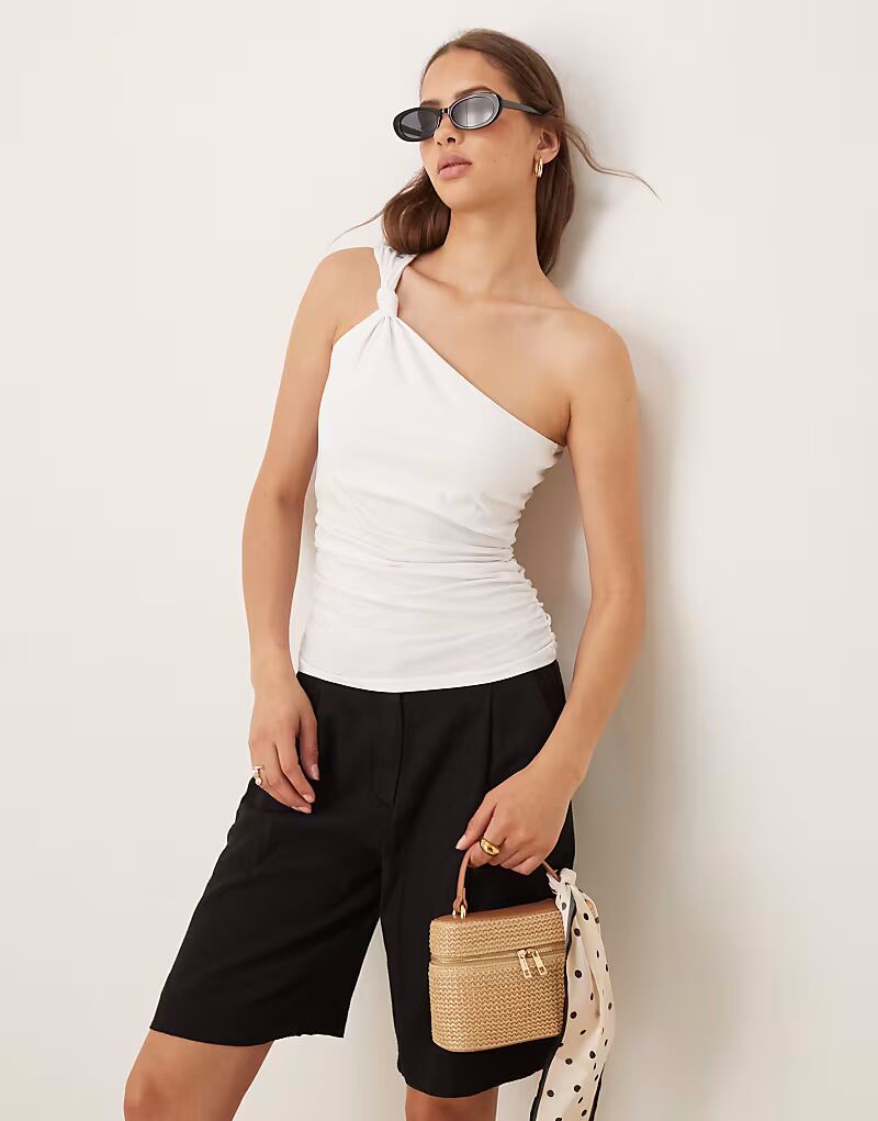 Топ из джерси Mango на одно плечо с перекрученным узлом и присборенной талией белого цвета
Топ из джерси Mango на одно плечо с перекрученным узлом и присборенной талией белого цвета
