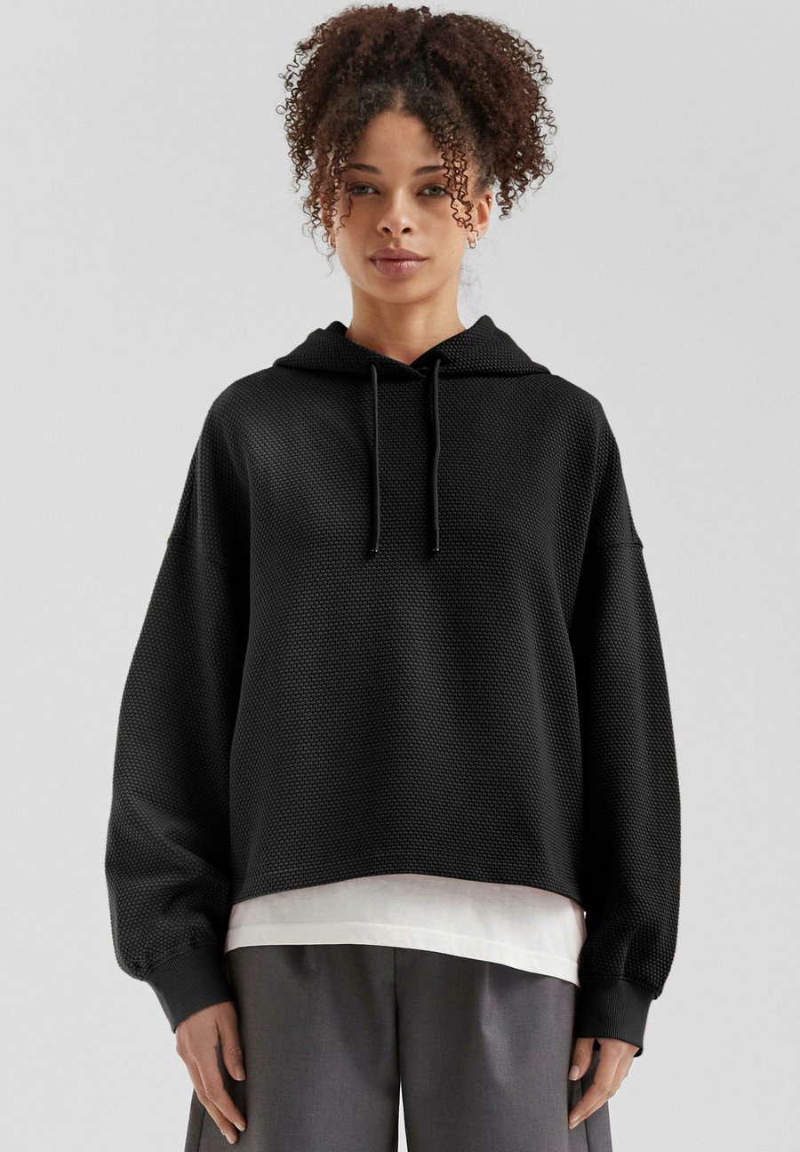 Худи QS MIT STRUKTURMUSTER, Schwarz/Black, Черный, Худи QS MIT STRUKTURMUSTER, Schwarz/Black
Худи QS MIT STRUKTURMUSTER, Schwarz/Black, Черный, Худи QS MIT STRUKTURMUSTER, Schwarz/Black