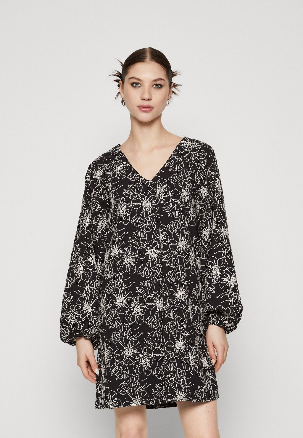 Дневное платье VMCELINE SHORT DRESS Vero Moda, черный
Дневное платье VMCELINE SHORT DRESS Vero Moda, черный