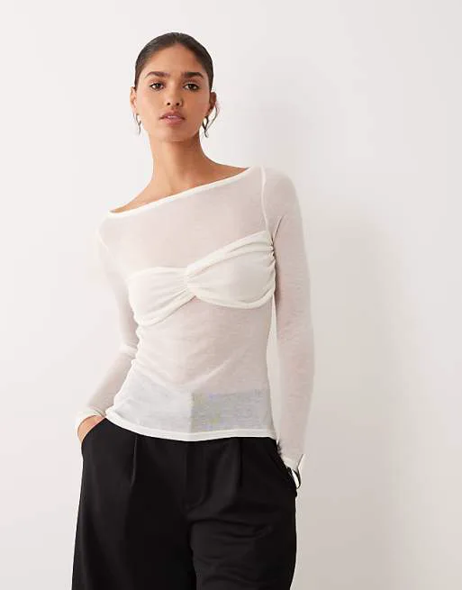 Полупрозрачный вязаный топ цвета слоновой кости с длинными рукавами и присборенной накладкой на груди ASOS DESIGN
Полупрозрачный вязаный топ цвета слоновой кости с длинными рукавами и присборенной накладкой на груди ASOS DESIGN