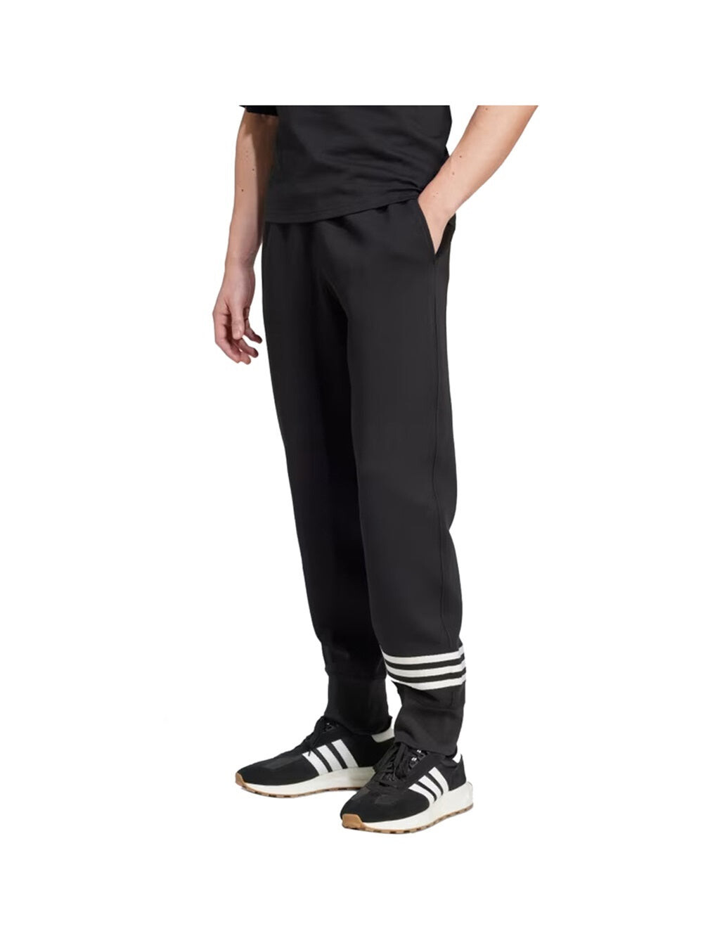 Черные мужские брюки Adidas
Черные мужские брюки Adidas