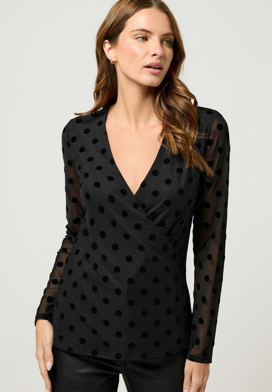 Топ M&Co WRAP , Black/Anthracite
Топ M&Co WRAP , Black/Anthracite