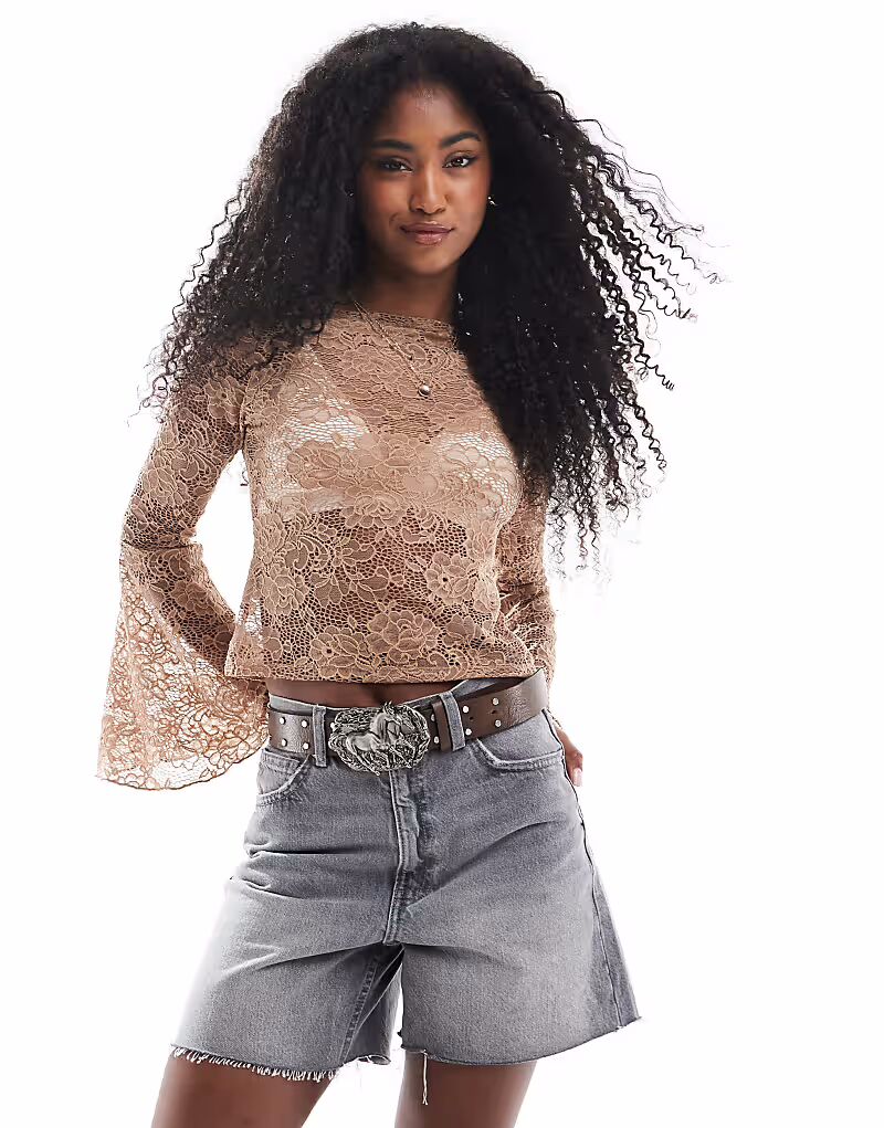 Топ Miss Selfridge с расклешенными рукавами и кружевом, длинный рукав, песочного цвета
Топ Miss Selfridge с расклешенными рукавами и кружевом, длинный рукав, песочного цвета